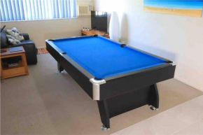 Contemporary House 2 min walk to water, pub, shops, Tea Gardens